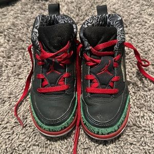 Black Jordan’s size 9